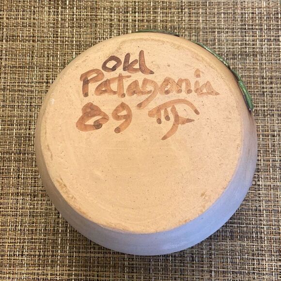 Vintage Signed Old Patagonia 1989 Crock Vase Pottery w/ Applied Flowers Leaves - Picture 2 of 12
